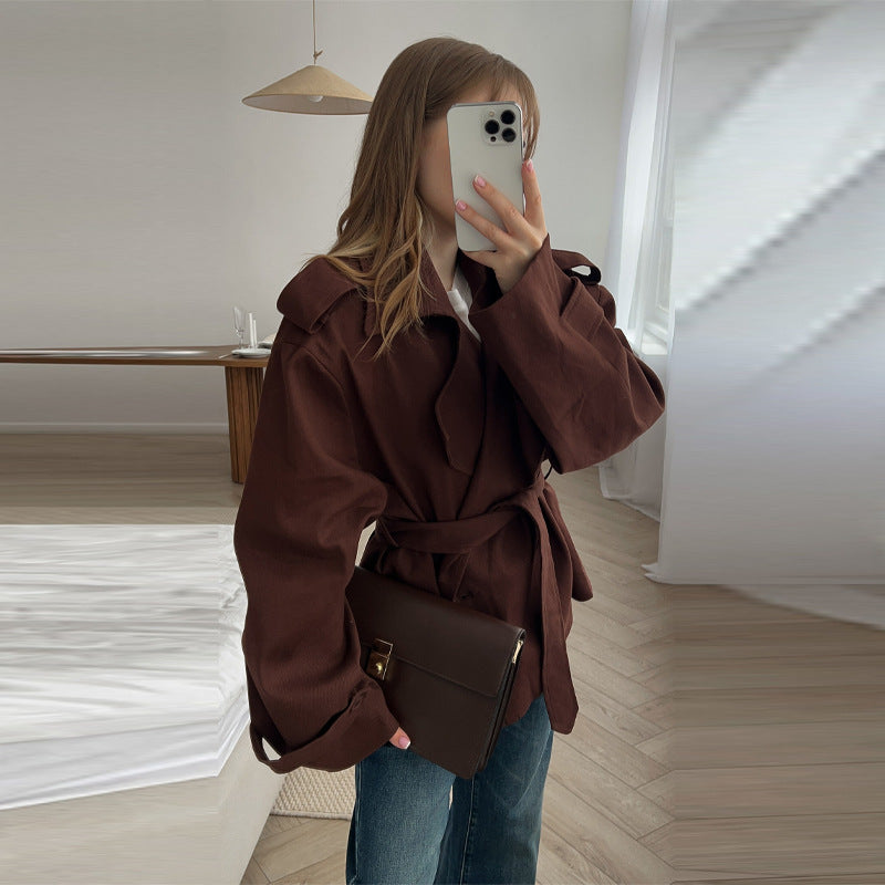 Damer Elegant oversized trenchjacka med bälte och strukturerade ärmar Mirla-Eva Jonsson