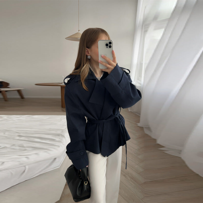 Damer Elegant oversized trenchjacka med bälte och strukturerade ärmar Mirla-Eva Jonsson