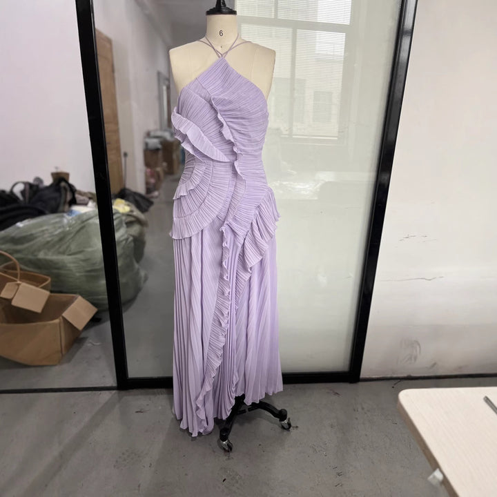 Damer Elegant plisserat Maxiklänning med asymmetrisk design Mirla-Eva Jonsson