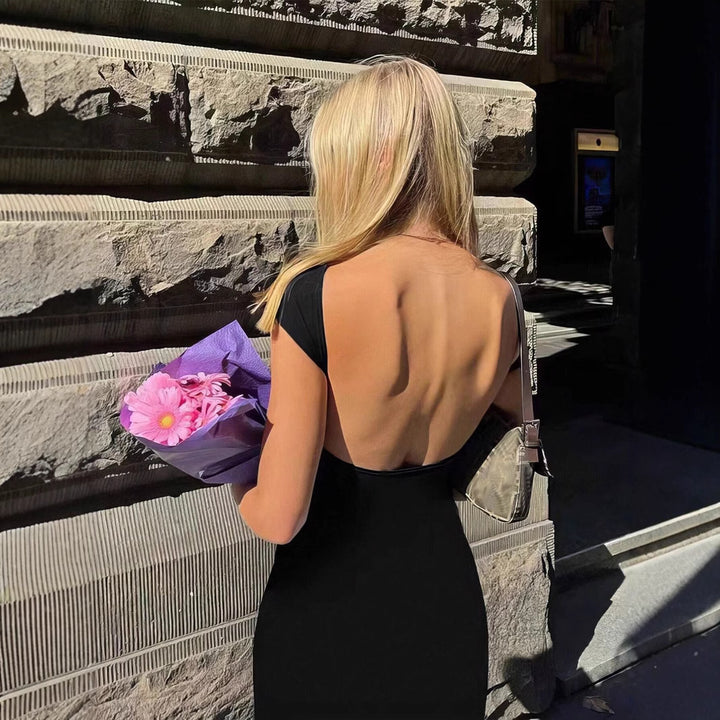 Damer Elegant rygglös maxiklänning med smal passform och fina axelband Eva Jonsson-Eva Jonsson