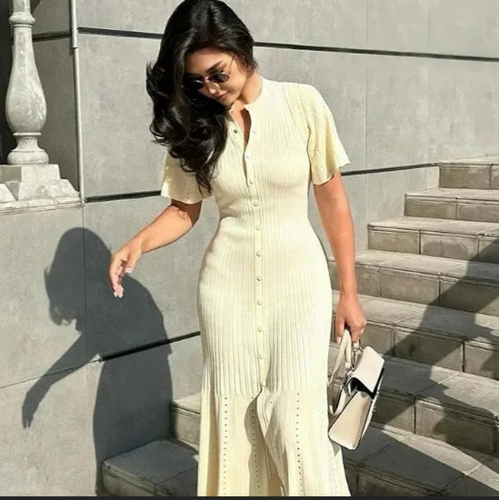 Damer Elegant skuren Maxiklänning med fina veck och knapplist Eva Jonsson-Eva Jonsson