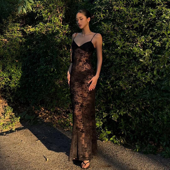 Damer Elegant spets maxi klänning med spaghetti band och transparent utseende Mirla-Eva Jonsson