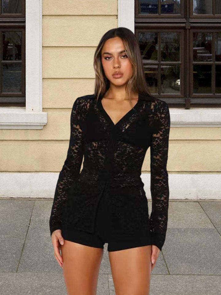 Damer Elegant spets topp med långa ärmar och figursydd design Mirla-Eva Jonsson