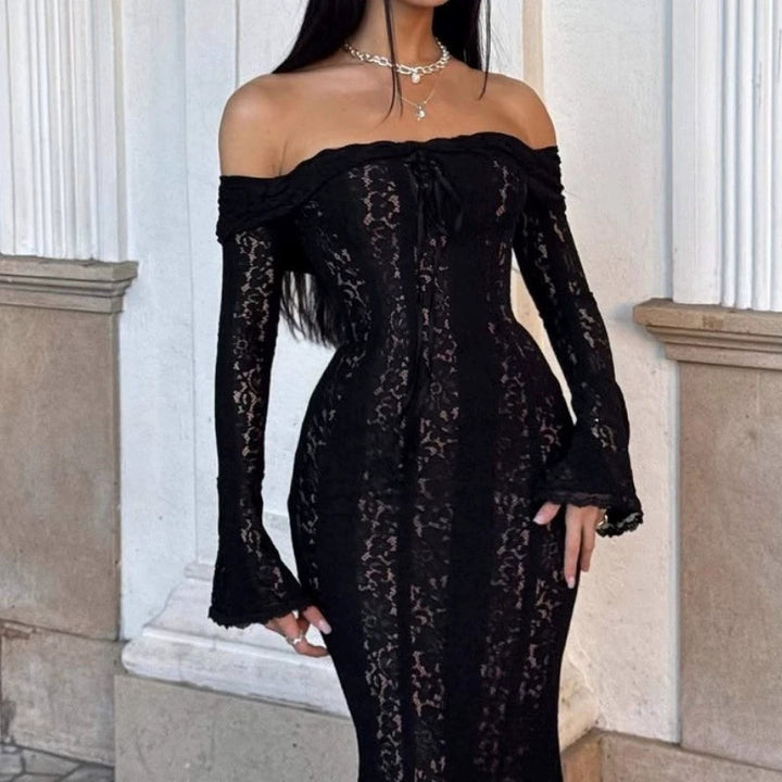 Damer Elegant spetsklänning i figurformad design med off-shoulder design Mirla-Eva Jonsson