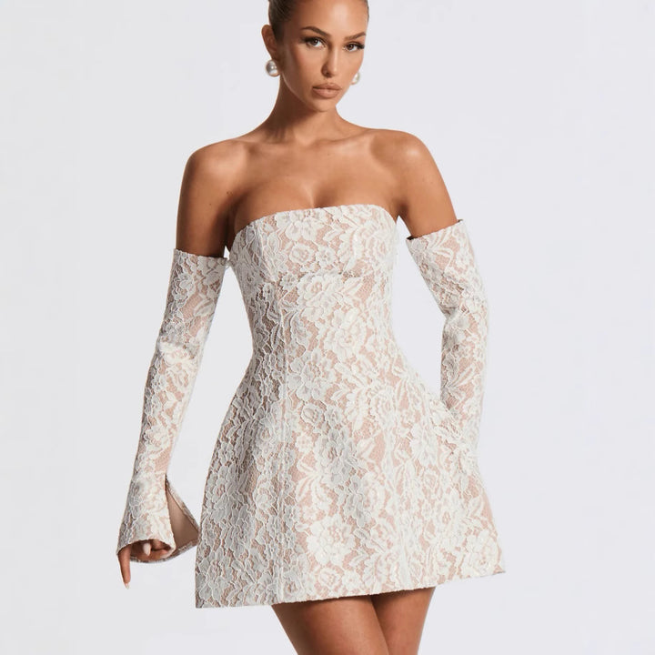 Damer Elegant spetsklänning med off-shoulder design och långa ärmdetaljer Mirla-Eva Jonsson