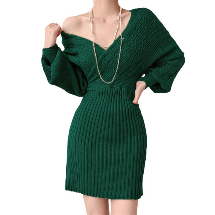 Damer Elegant stickad klänning med V-neck och speciellt ribbmönster Eva Jonsson-Eva Jonsson