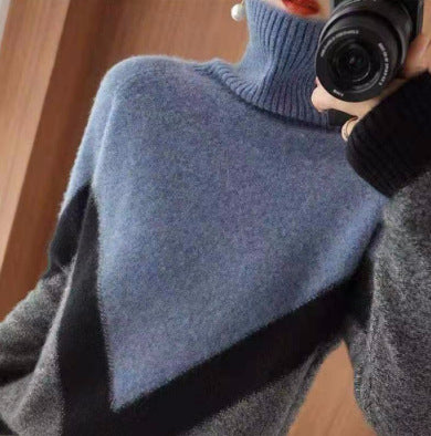 Damer Elegant stickad tröja med hög krage och grafisk design Mirla-Eva Jonsson