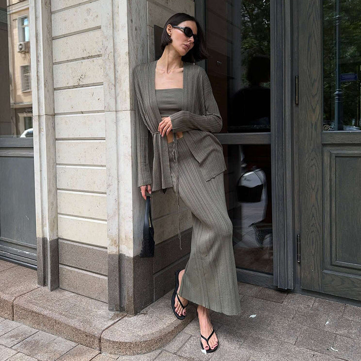 Damer Elegant stickat ensemble med figursydd överdel och lång kjol Mirla-Eva Jonsson