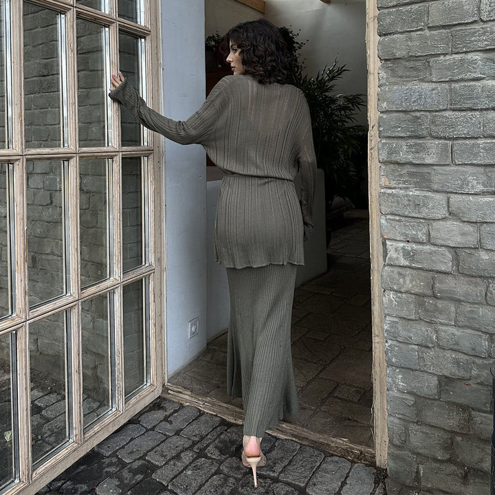 Damer Elegant stickat ensemble med figursydd överdel och lång kjol Mirla-Eva Jonsson