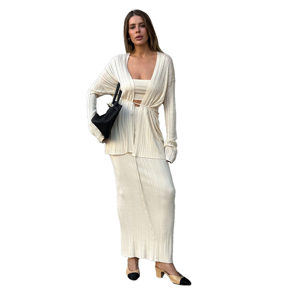 Damer Elegant stickat ensemble med figursydd överdel och lång kjol Mirla-Eva Jonsson