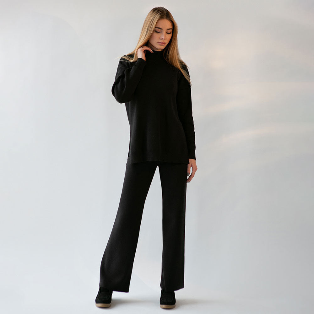 Damer Elegant stickensemble med hög krage tröja och vida byxor Mirla-Eva Jonsson