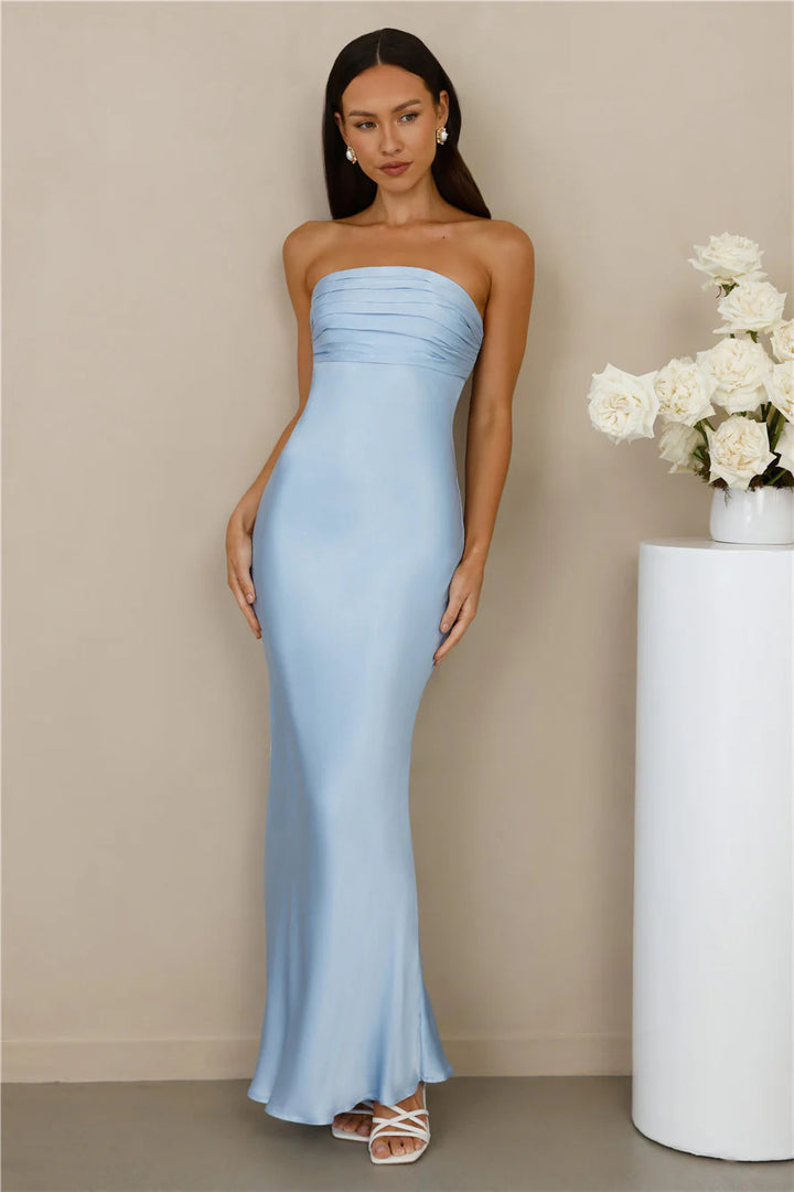 Damer Elegant strapless Maxiklädning med glänsande satin och figursydd snitt Mirla-Eva Jonsson
