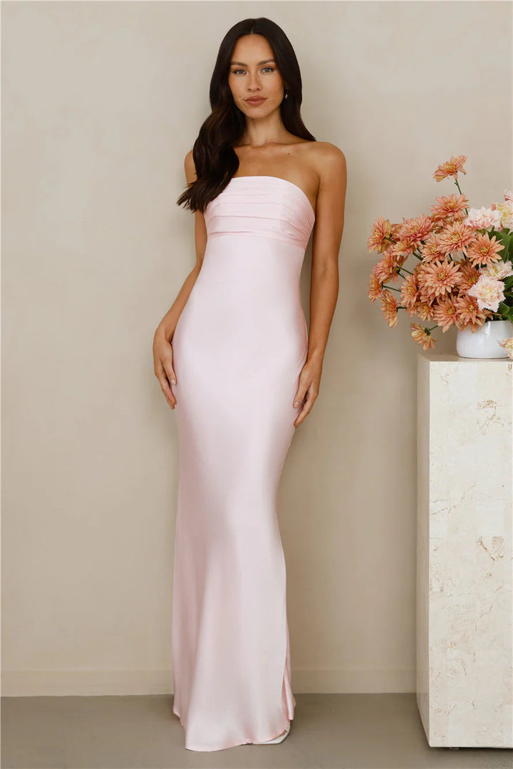 Damer Elegant strapless Maxiklädning med glänsande satin och figursydd snitt Mirla-Eva Jonsson