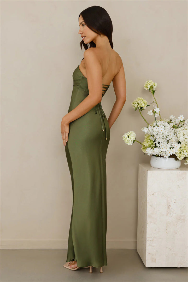 Damer Elegant strapless Maxiklädning med glänsande satin och figursydd snitt Mirla-Eva Jonsson