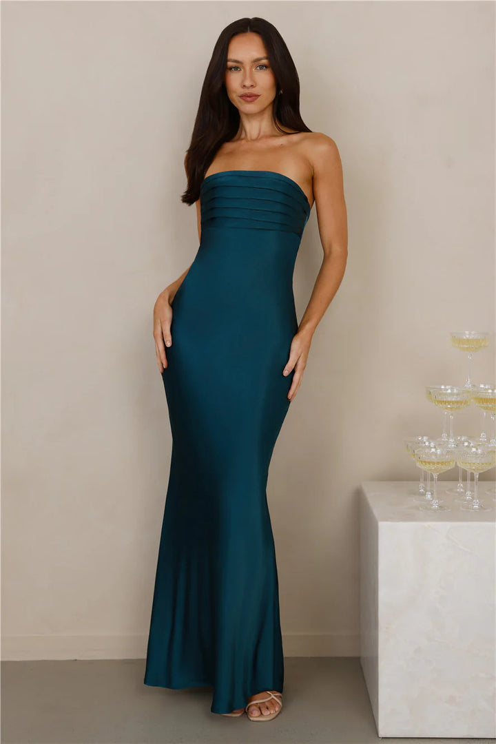 Damer Elegant strapless Maxiklädning med glänsande satin och figursydd snitt Mirla-Eva Jonsson