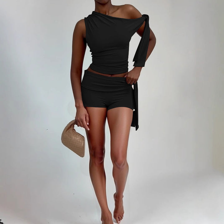 Damer Elegant topp med asymmetrisk skärning och Hög midja shorts Eva Jonsson-Eva Jonsson