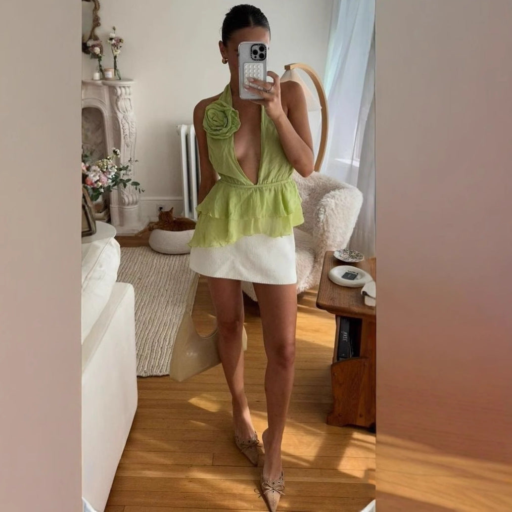 Damer Elegant topp med blomapplikation och djup V-ringning Mirla-Eva Jonsson