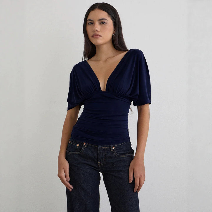 Damer Elegant topp med djup V-ringning och avslappnad draperingsdesign Mirla-Eva Jonsson