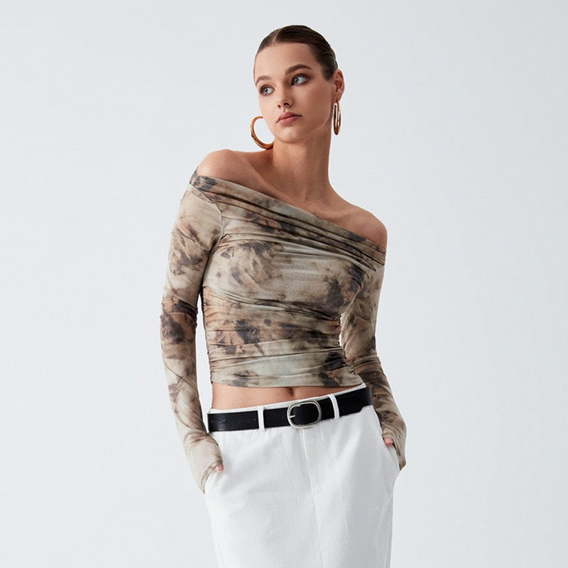Damer Elegant topp med off-shoulder passform och draperat design Mirla-Eva Jonsson