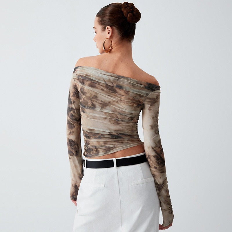 Damer Elegant topp med off-shoulder passform och draperat design Mirla-Eva Jonsson