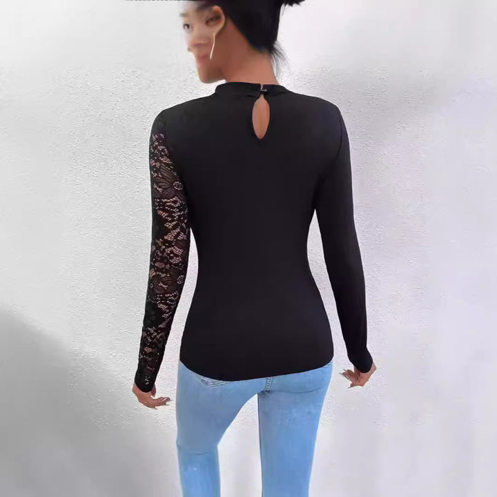 Damer Elegant topp med transparenta spetsärmar och asymmetrisk urringning Mirla-Eva Jonsson