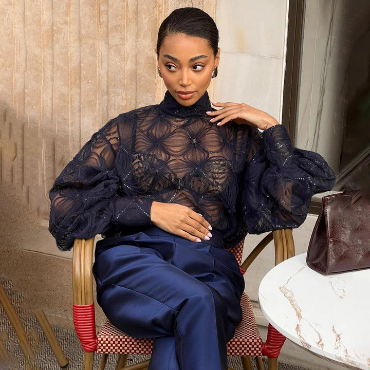 Damer Elegant transparent blus med strukturerad broderi Mirla-Eva Jonsson