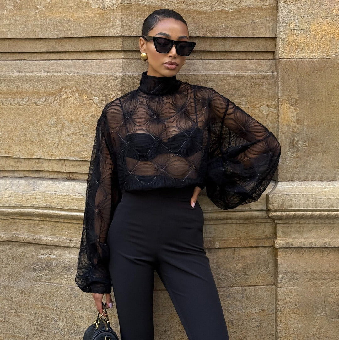 Damer Elegant transparent blus med strukturerad broderi Mirla-Eva Jonsson