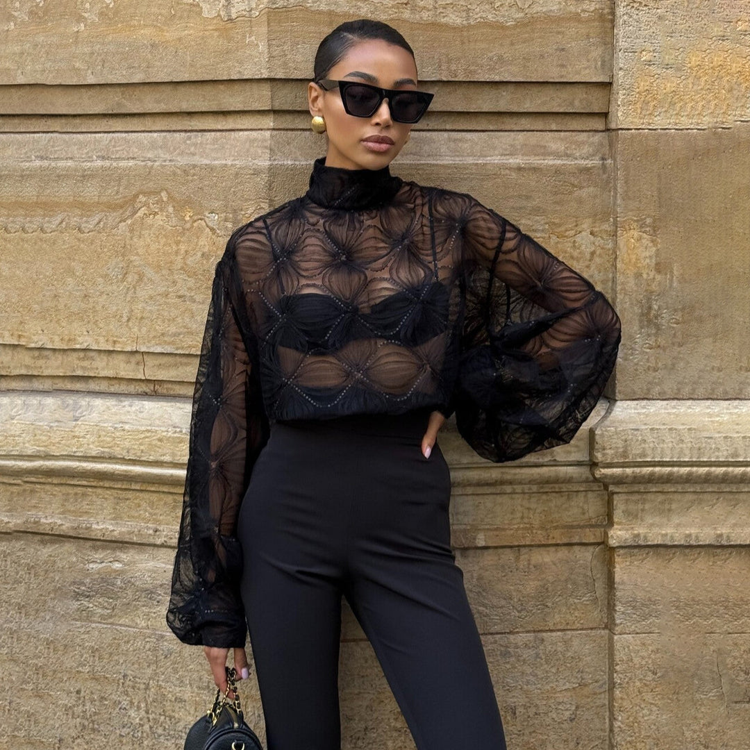 Damer Elegant transparent blus med strukturerad broderi Mirla-Eva Jonsson