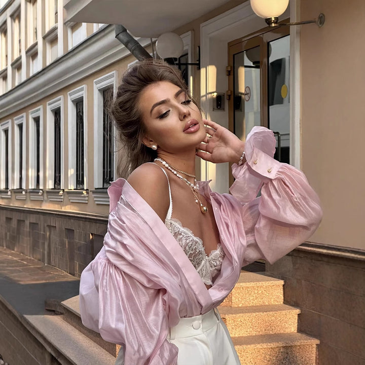 Damer Elegant transparent blus med voluminösa ärmar Mirla-Eva Jonsson