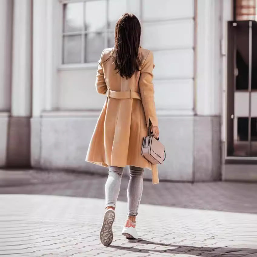 Damer Elegant trenchcoat av högkvalitativt material med justerbart bälte och stiligt snitt Eva Jonsson-Eva Jonsson