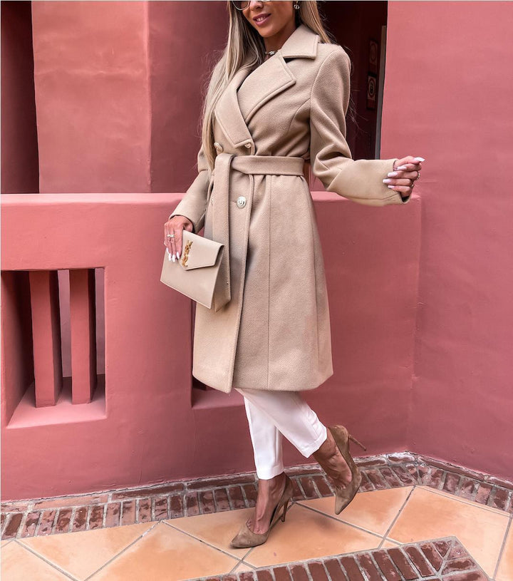 Damer Elegant trenchcoat med figursydd passform och praktiska fickor Mirla-Eva Jonsson