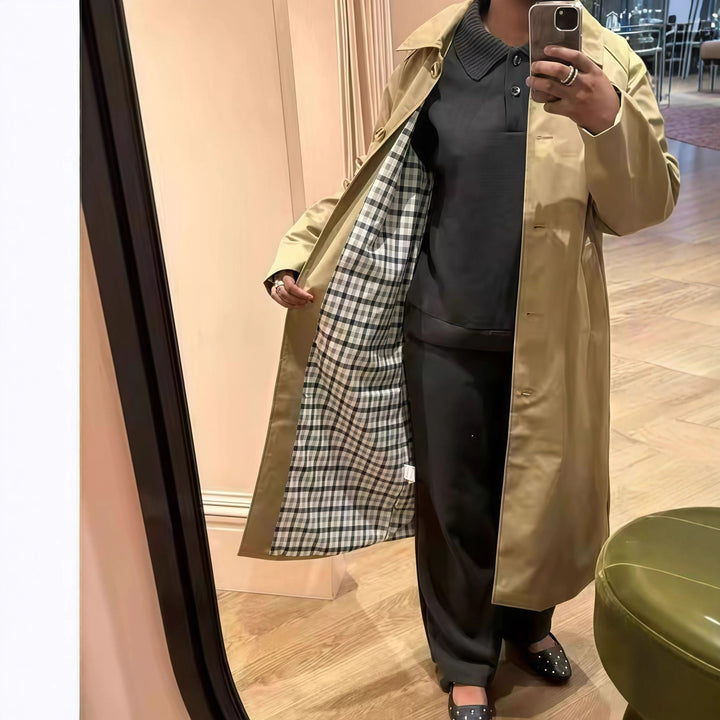 Damer Elegant trenchcoat med rutigt foder och vid passform Mirla-Eva Jonsson