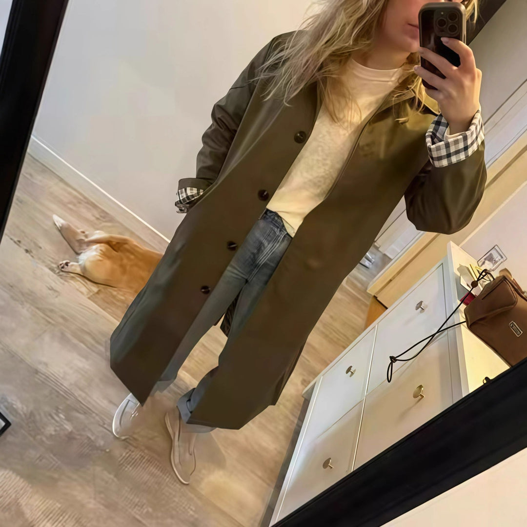 Damer Elegant trenchcoat med rutigt foder och vid passform Mirla-Eva Jonsson