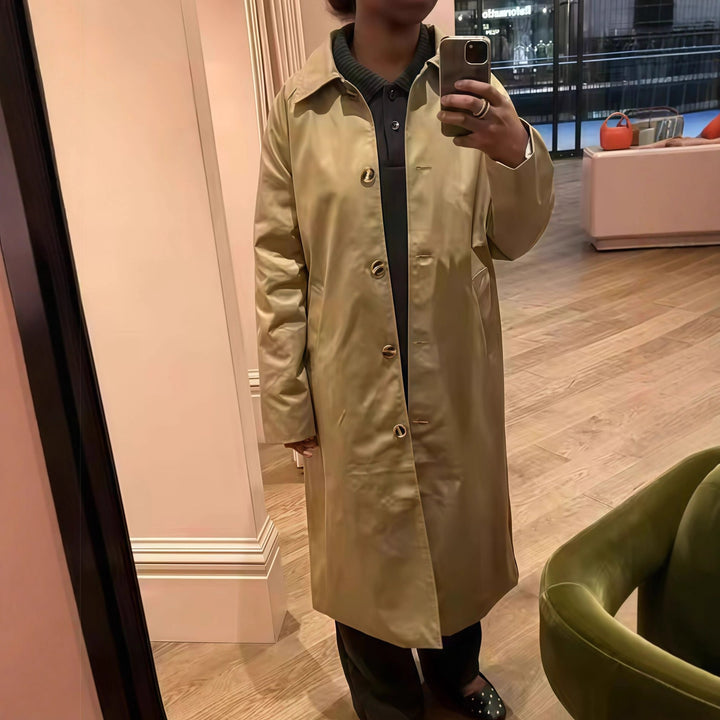 Damer Elegant trenchcoat med rutigt foder och vid passform Mirla-Eva Jonsson
