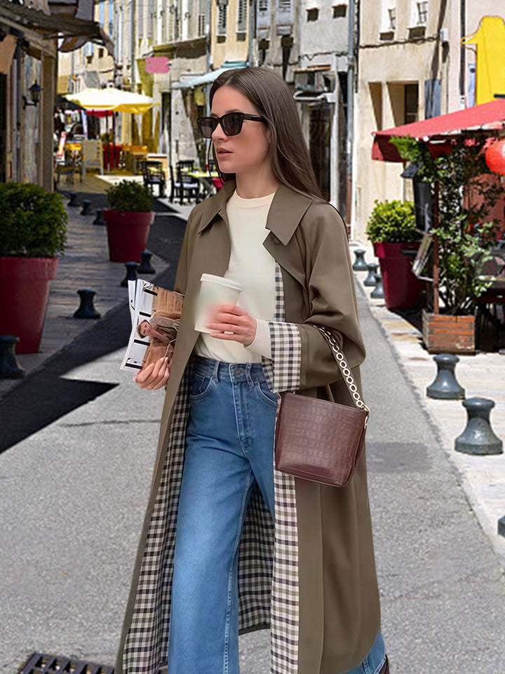 Damer Elegant trenchcoat med rutigt foder och vid passform Mirla-Eva Jonsson
