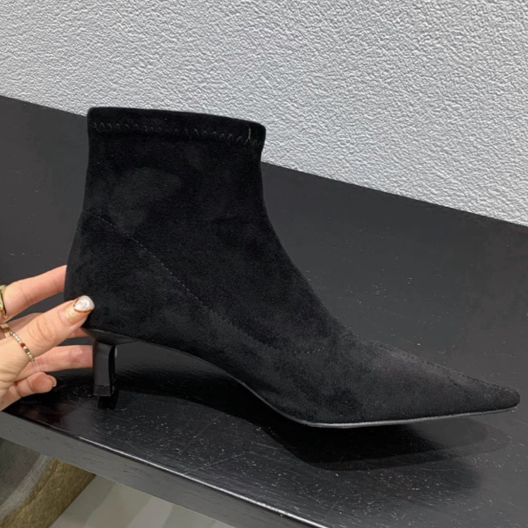 Damer Eleganta Ankelstövlar i mjukt Nubuck med stiligt Stiletto Mirla-Eva Jonsson