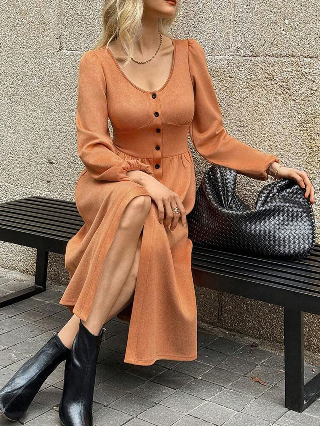 Damer Eleganta Midi-klänning med knapplist och puffärmar Mirla-Eva Jonsson
