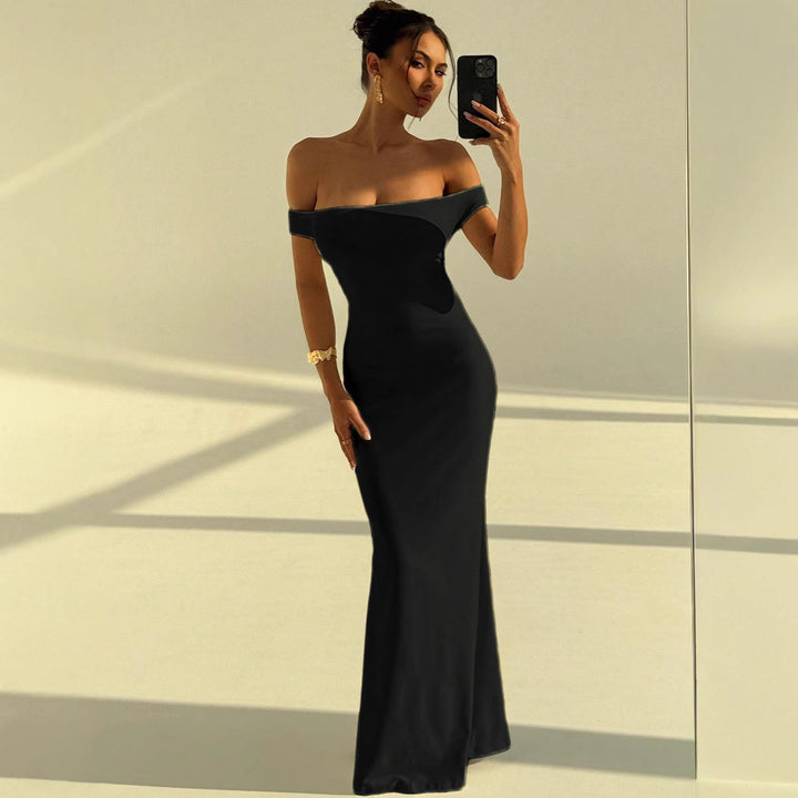 Damer Eleganta Off-Shoulder Maxiklänning med figurnära skärning Mirla-Eva Jonsson