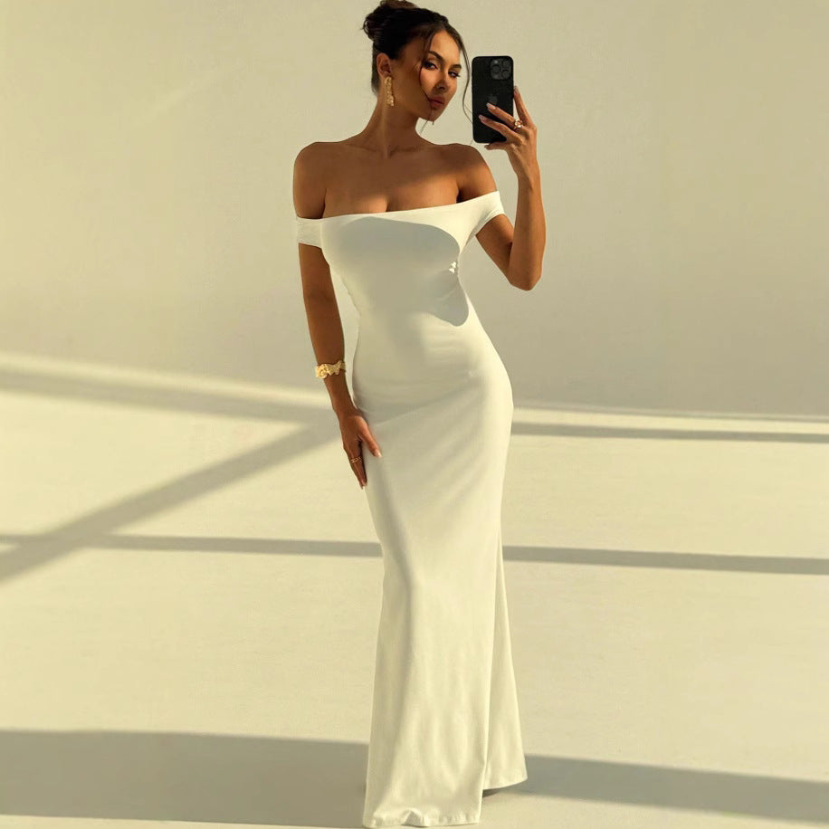 Damer Eleganta Off-Shoulder Maxiklänning med figurnära skärning Mirla-Eva Jonsson