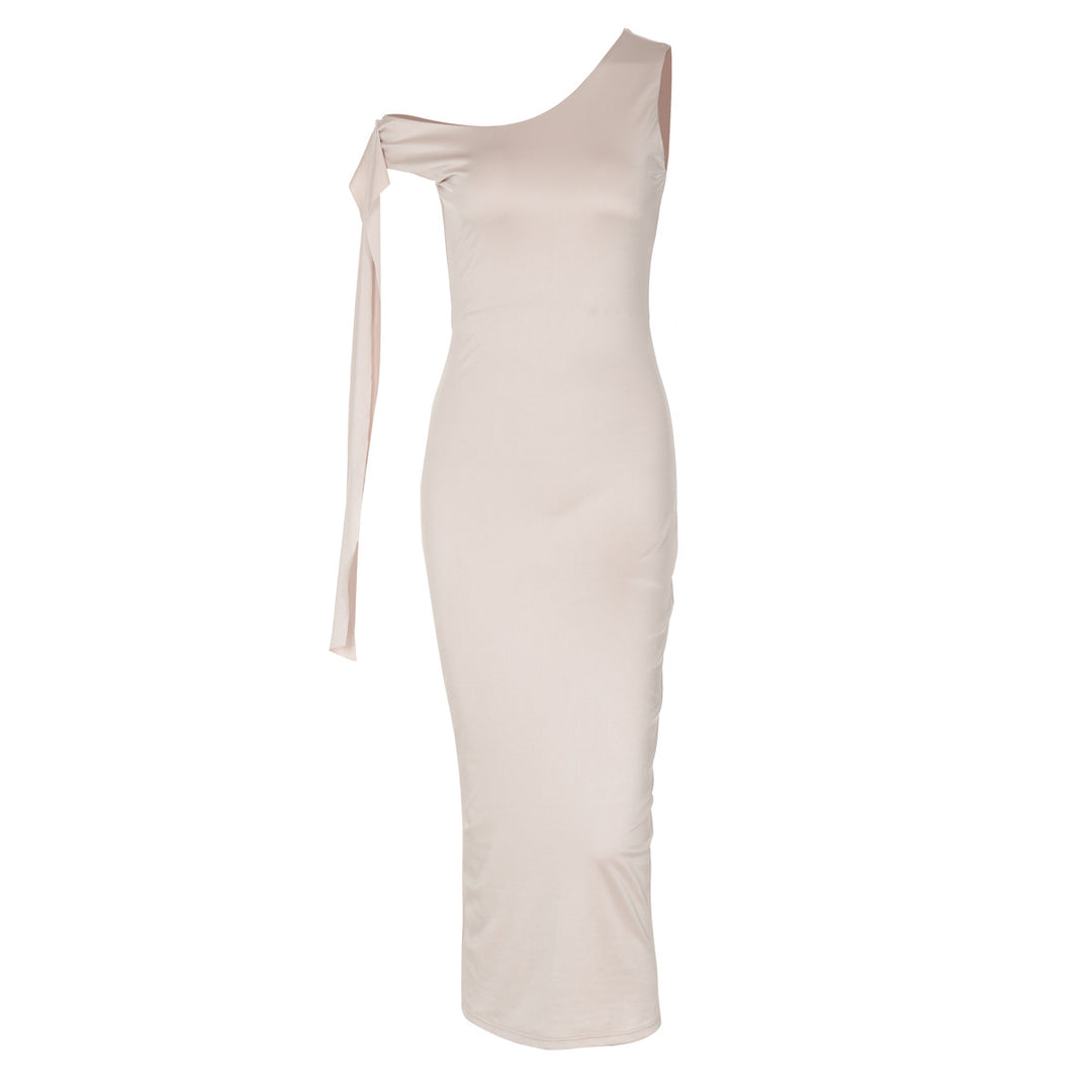 Damer Eleganta One-Shoulder-Klänning med figurformande silhuett och långa ärmar Mirla-Eva Jonsson