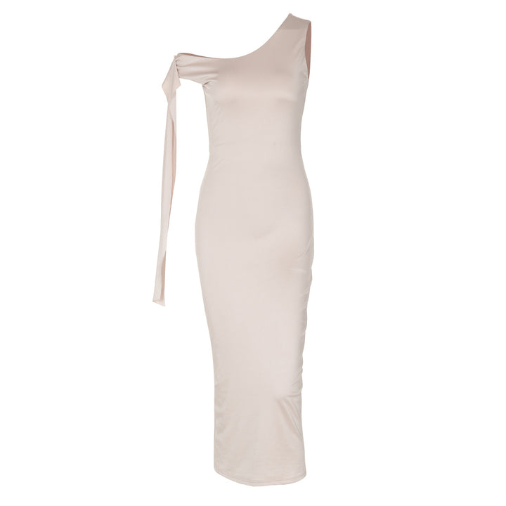 Damer Eleganta One-Shoulder-Klänning med figurformande silhuett och långa ärmar Mirla-Eva Jonsson