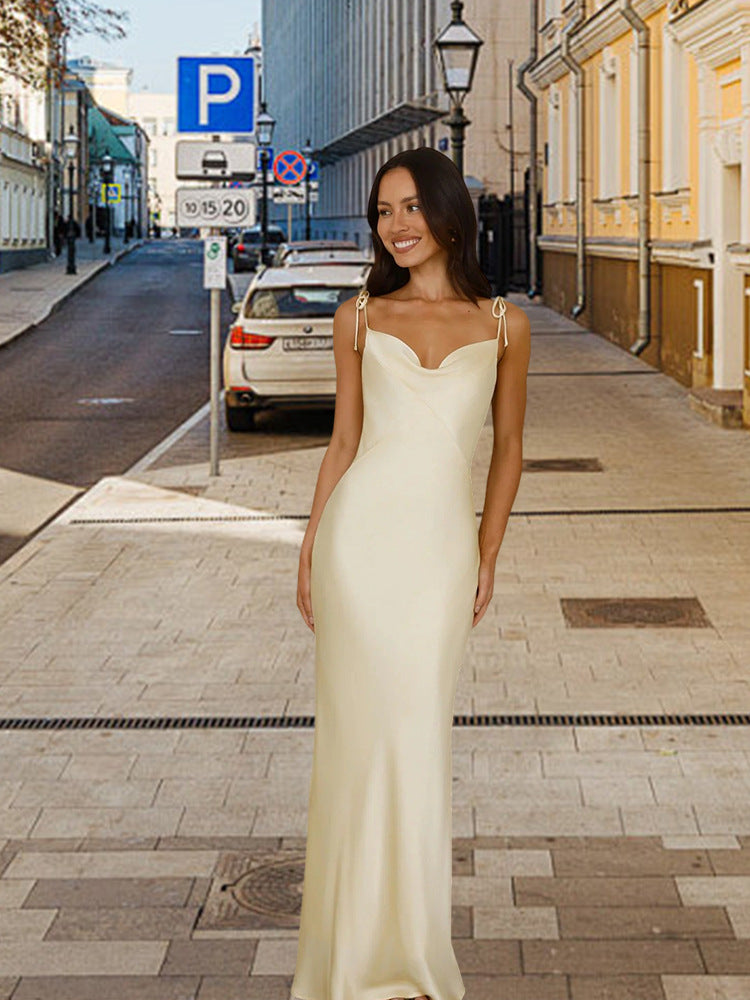 Damer Eleganta Satin-Maxiklänning med justerbara axelband och figurnära skärning Mirla-Eva Jonsson