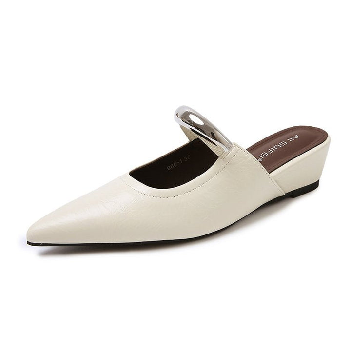 Damer Eleganta Slingback Mules med Spetsig Tåområden och Dekorativ Kedjedetalj Mirla-Eva Jonsson