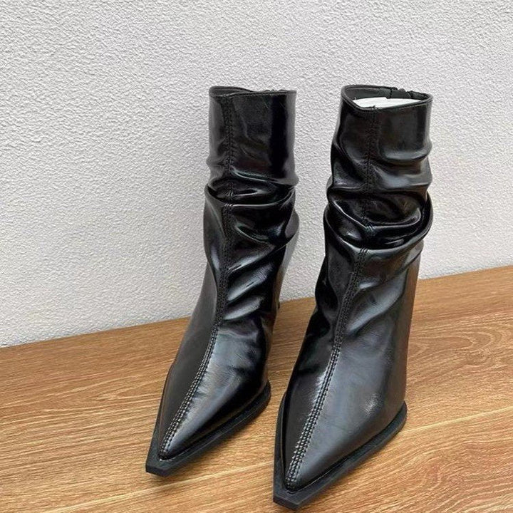 Damer Eleganta Stövletter med Spetsig Tåområde och Avslappnad Slip-On Design Mirla-Eva Jonsson
