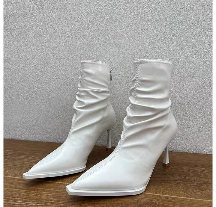 Damer Eleganta Stövletter med Spetsig Tåområde och Avslappnad Slip-On Design Mirla-Eva Jonsson