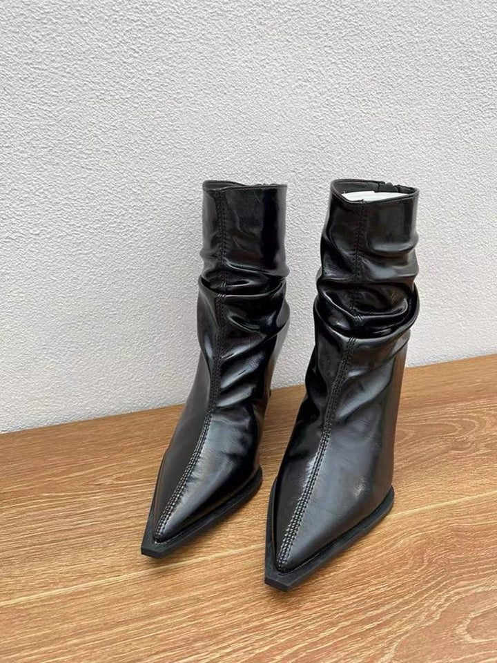 Damer Eleganta Stövletter med Spetsig Tåområde och Avslappnad Slip-On Design Mirla-Eva Jonsson