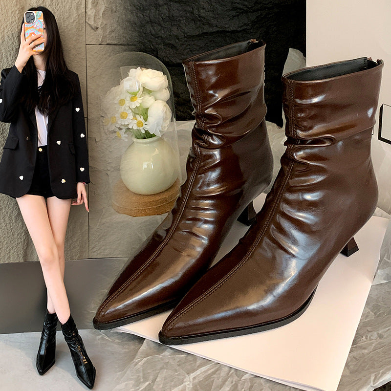 Damer Eleganta Stövletter med Spetsig Tåområde och Avslappnad Slip-On Design Mirla-Eva Jonsson