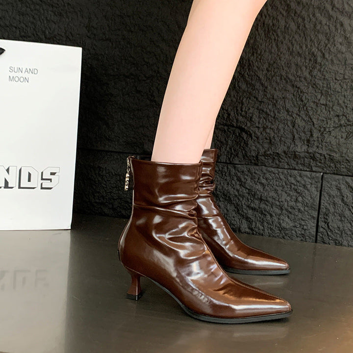 Damer Eleganta Stövletter med Spetsig Tåområde och Avslappnad Slip-On Design Mirla-Eva Jonsson