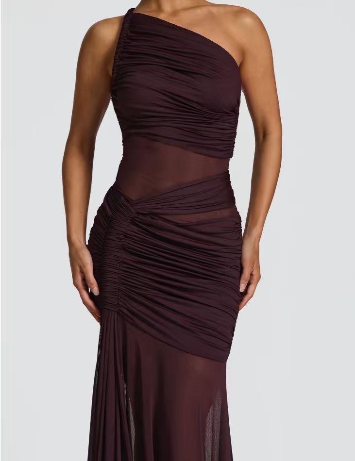 Damer Eleganta asymmetriska maxiklänning med draperingar och transparenta insatser Eva Jonsson-Eva Jonsson