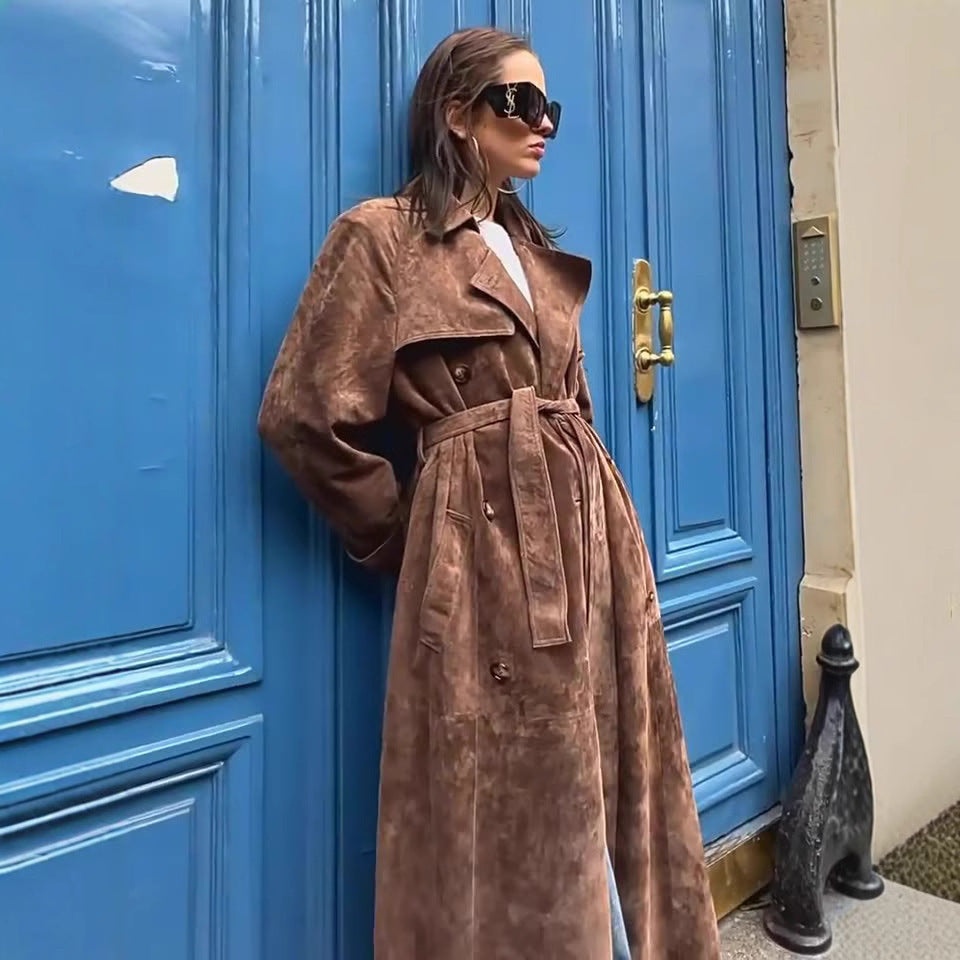 Damer Eleganta knälånga trenchcoaten i mockaimitation Mirla-Eva Jonsson